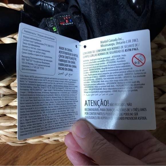 Star Wars: Darth Vader Plush Figure - Picture 6 of 7